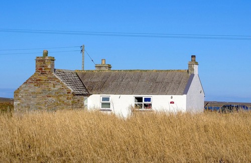 Stronsay Cottage | Mingro is a unique beachside cottage that serves as a retreat from modern life.