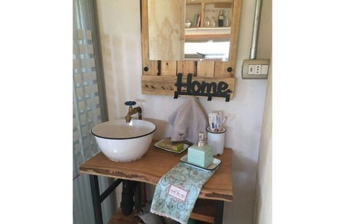 Valparaiso House | Mini house with hot tub and pool