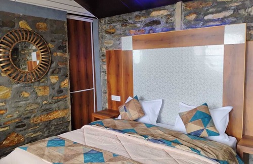 Shimla Cottage | Mini resort with just 5 cottages and can accommodate max 15 members.