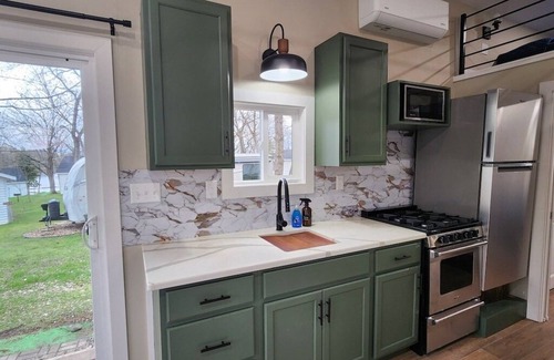 Richmond Cabin | Mini Sota - New Tiny House in located at family-friendly Riverside Resort.