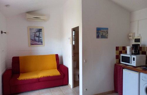 Porto-Vecchio Villa | Mini villa air-conditioned studio 21 m2 for 1 couple, swimming pool, beautiful view.
