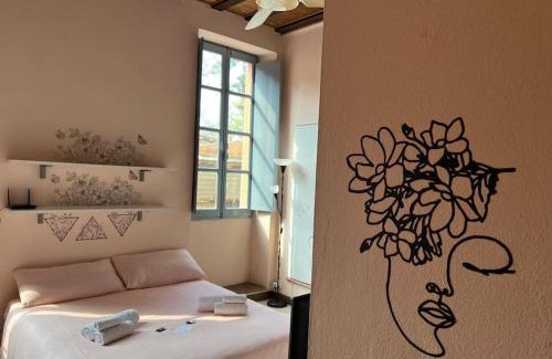 Centro Storico Apartment | Minimal Studio con travi a vista