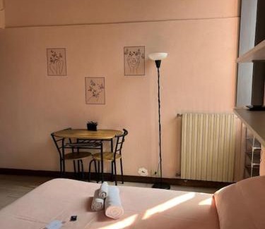 Centro Storico Apartment | Minimal Studio con travi a vista