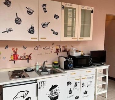 Centro Storico Apartment | Minimal Studio con travi a vista