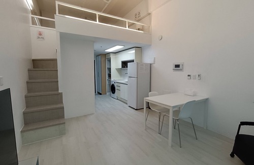 Banghwa-dong Apartment | Minimalism Stay 6 next to Gimpo Airport