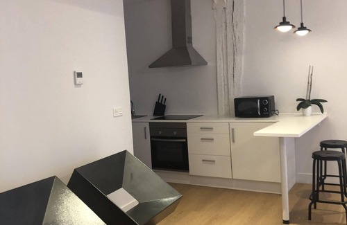 Casco Viejo House | Minimalist apartment in the heart of Bilbao, metro and parking at 50m