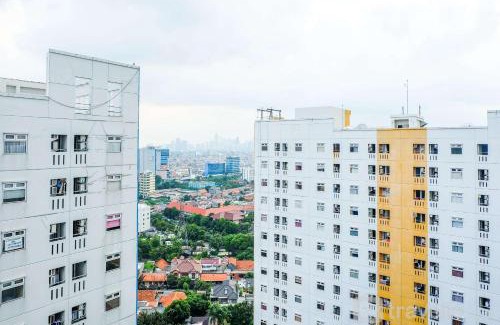 Rawasari Apartment | Minimalist Studio Green Pramuka City Apartment By Travelio