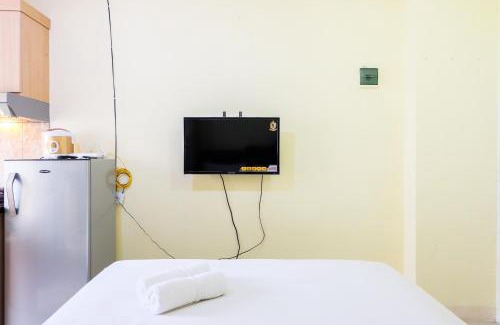 Rawasari Apartment | Minimalist Studio Green Pramuka City Apartment By Travelio