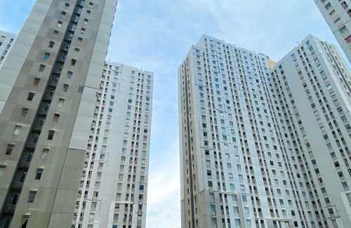 Pluit Apartment | Minimalist Studio (No Kitchen) at Green Bay Pluit Apartment By Travelio