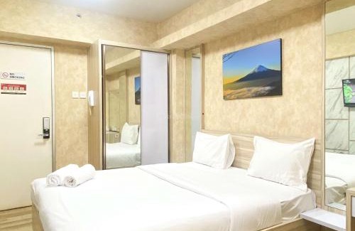 Pluit Apartment | Minimalist Studio (No Kitchen) at Green Bay Pluit Apartment By Travelio