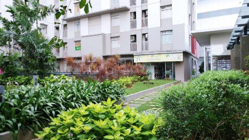 Pluit Apartment | Minimalist Studio (No Kitchen) at Green Bay Pluit Apartment By Travelio