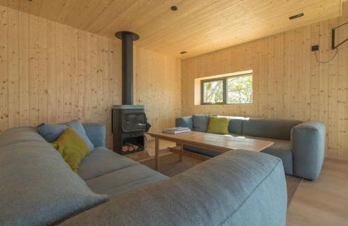 Flakstad House | Minkfarmen, Spacious seaside cabin with scenic view
