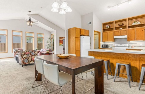 North Saint Paul House | Minne-GetAway: Modern Cottage