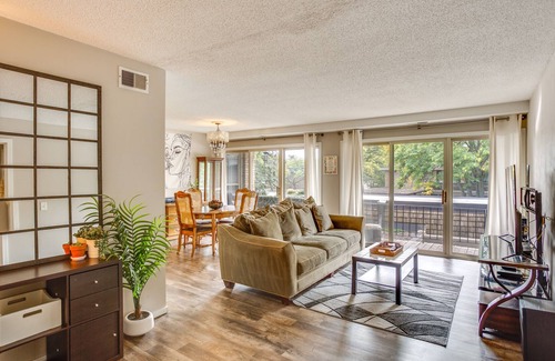Edina Condo | Minneapolis Condo w/ Balcony & Heated Pool Access!