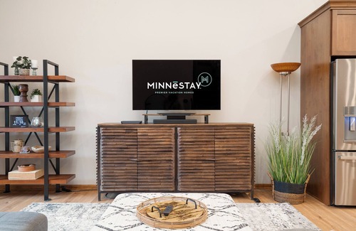 Minnetonka House | MINNeSTAY* Creekside Lodge | Nature |