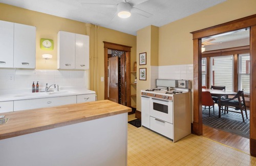 Kingfield House | MINNeSTAY* Retro Haus