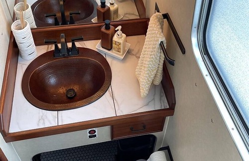 Hager City Boat Rental | MINNeSTAY *Summer Skol AquaHome DOCKSIDE | Unique Stay