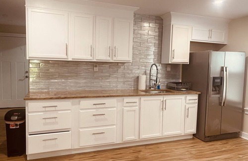 Springfield Condo | Mins from MGM, Downtown springfield, Mercy and Baystate Medical center.