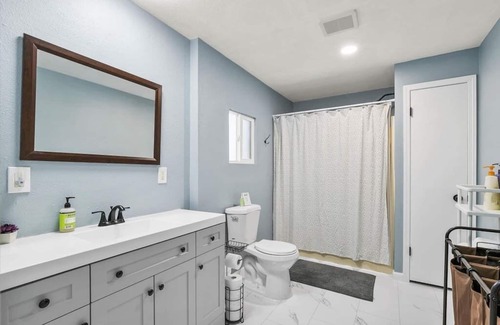 West Central House | Mins To Dwntwn & Arena | Backyard | BBQ | King Bed