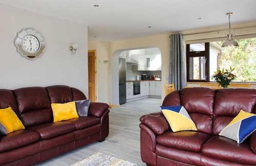 Tully Apartment | Mins walk from the beach. Great Location