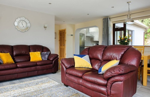 Tully Apartment | Mins walk from the beach. Great Location