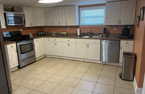 Harbor Oaks House | Minutes from beach, Daytona, New Smyrna and Ormond Centrally located