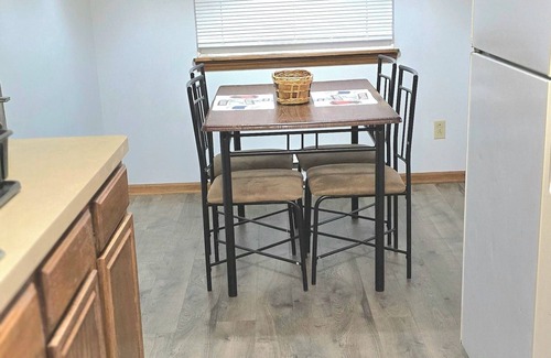 North Tonawanda Apartment | Minutes from Niagara Falls state park, Air Base, Shopping Centers, Universities!