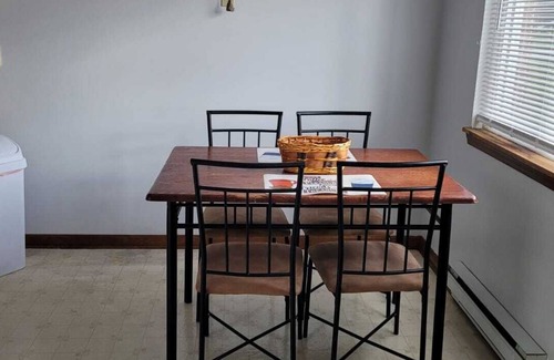 North Tonawanda Apartment | Minutes from Niagara Falls state park, Air Base, Shopping Centers, Universities!