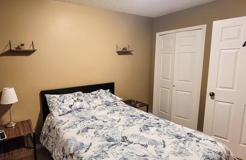 Leduc House | Minutes from Shopping & Dinning – 2bdrm Home