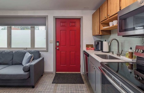 Spenard House | Minutes from the Airport! Northwood Nest 1BDR