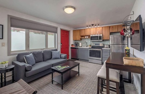 Spenard House | Minutes from the Airport! Northwood Nest 1BDR