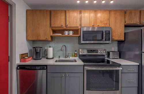 Spenard House | Minutes from the Airport! Northwood Nest 1BDR