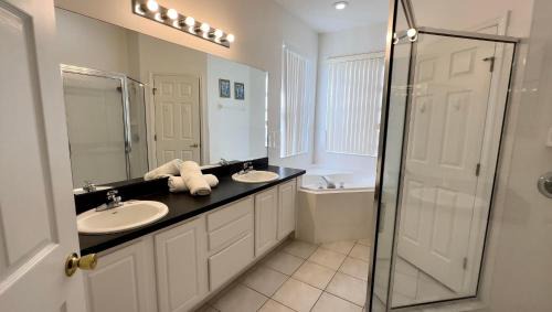 Calabay Parc House | Minutes From The Fun Pet Friendly