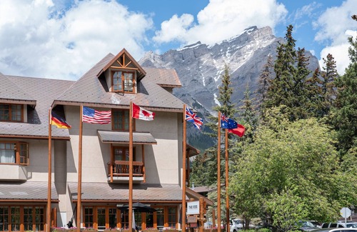 Banff Apartment | Minutes to Downtown with onsite Spa & Restaurant