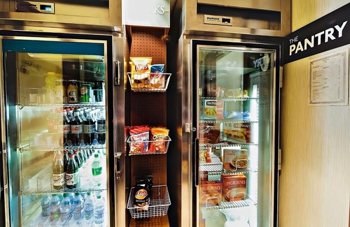Las Colinas Apartment | Minutes to Grapevine Convention, Free Parking and Breakfast!
