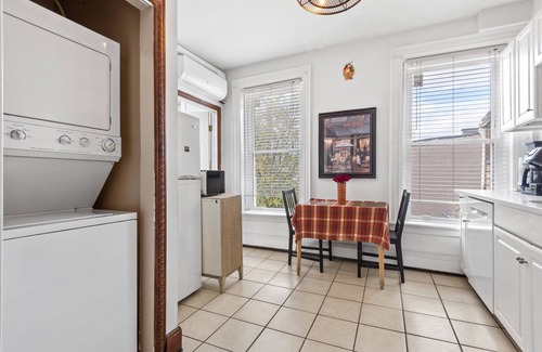 Communipaw Apartment | Minutes to Manhattan and the NJ Shore