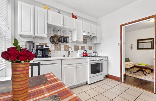 Communipaw Apartment | Minutes to Manhattan and the NJ Shore