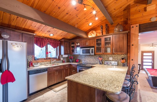 Willow Grove House | Minutes to Ski, Fly Fish on the Property, Beat the Heat or See Fall Leaves!