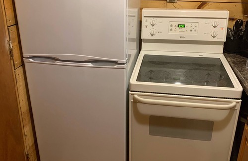 McArthur Cabin | Minutes To The Caves; 5+ Acres, Wi-fi, Hot Tub, Grill, Fire Pit, Pet Friendly!