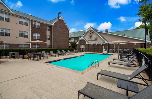 Richardson Hotel | Minutes to The Dallas Arboretum! Pool Access, BBQ & Sports Facilities, Parking!