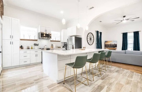 University House | Minutes to the Silos and Dowtown Waco