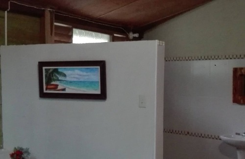 Robins Bay Villa | Minutes Walk to Private White Sand Beach, King size Bed for 2. Cozy Romantic