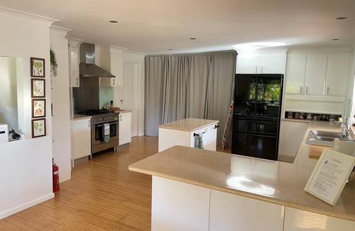 Arrawarra Headland House | Minutes walk to stunning Mullaway beach. Huge house with swinging veranda chair.