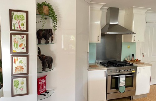 Arrawarra Headland House | Minutes walk to stunning Mullaway beach. Huge house with swinging veranda chair.