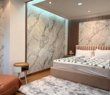 Khlong Toei Nuea Villa | Miq Asoke 5BR Sukhuvit15