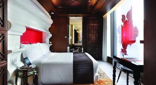 Bowrington Hotel | Mira Moon