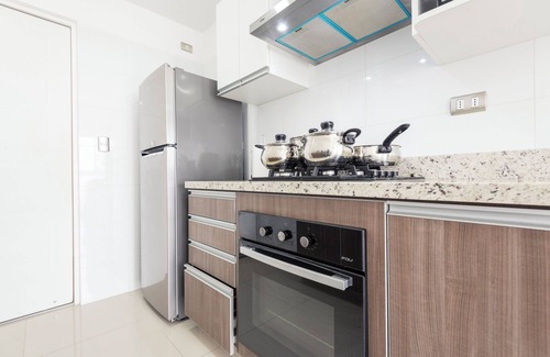 Miraflores Apartment | MIRAFLORES LUXE 2BR, POOL/AC/BALCONY