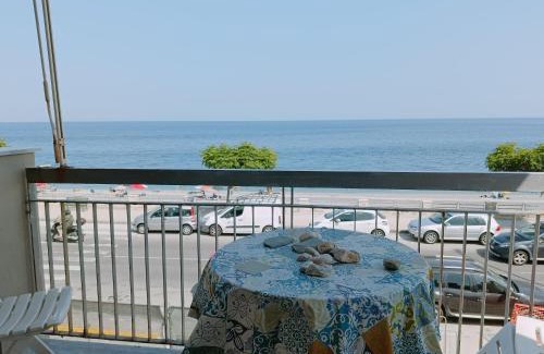 Roccalumera Apartment | Mirone Apartment FRONTE MARE beachfront house