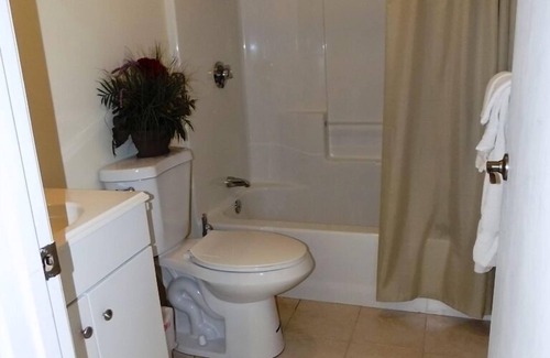 Misquamicut Hotel | Misquamicut Beach Front Inn