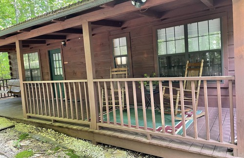 Saluda Cabin | Miss Jo's.Remote Cabin with Outdoor Hot tub
